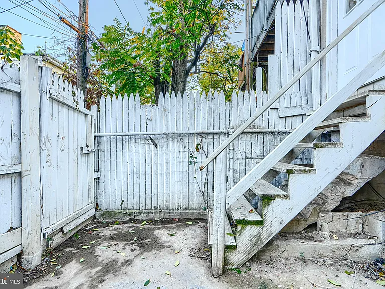 1127 Sargeant St — Photo 34