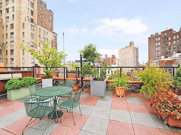 5th image of 140 W 10th St APT 4FE