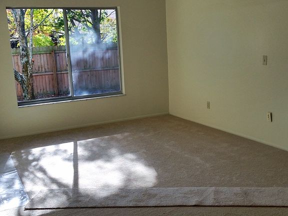 4th image of 105 Shady Oak Dr