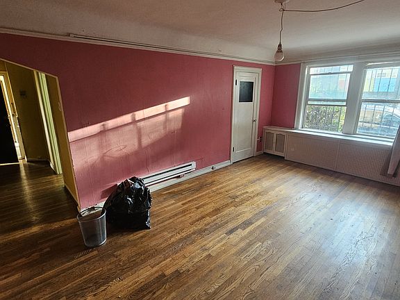 4th image of 516 Bellevue Ave E APT B