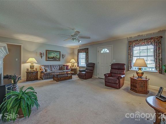 5th image of 2458 Glenridge Dr