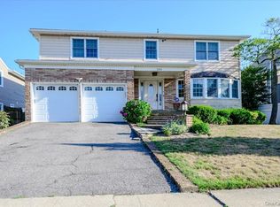 330 Harbor Dr, Lido Beach, NY 11561