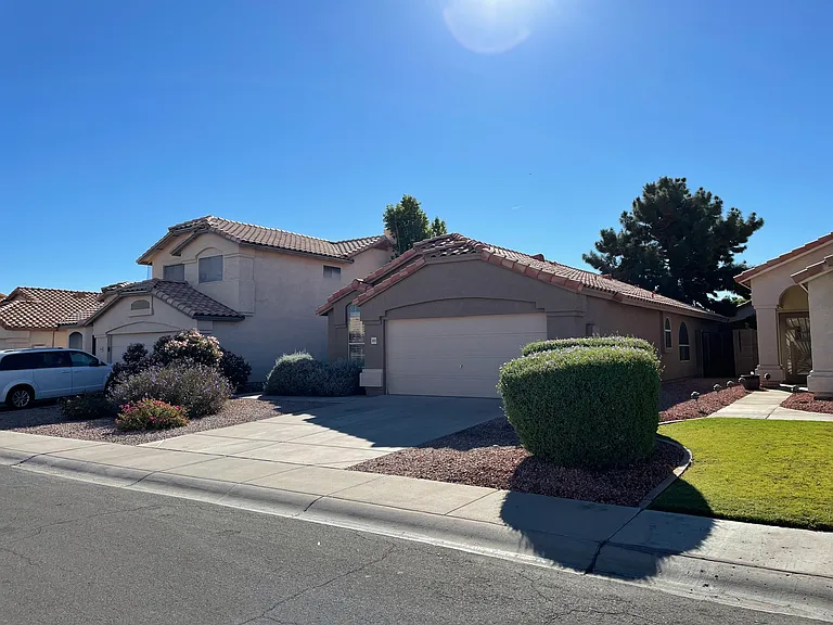 8949 W Kathleen Rd — Photo 2