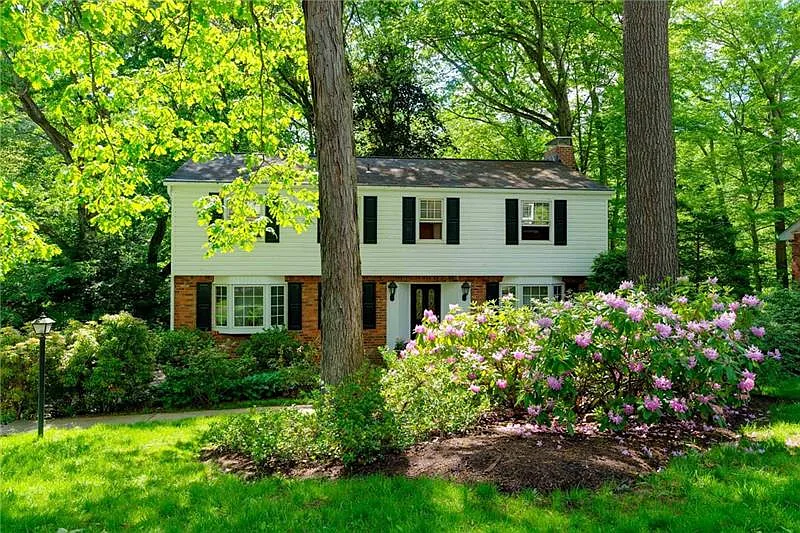 587 Olive St photo 1