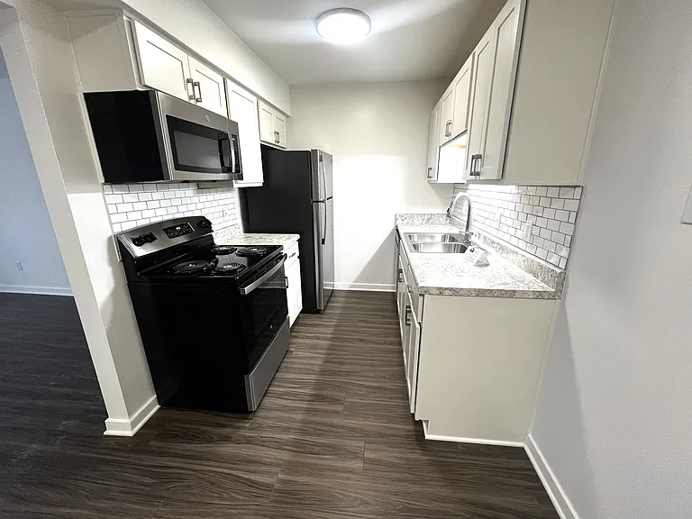 Charter Oaks Apartments — Photo 101