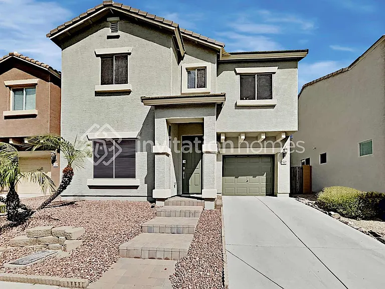 327 S Travis — Photo 1