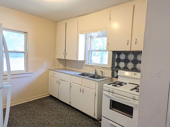2nd image of 1715 Ray St