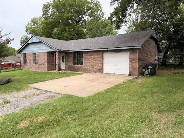 220 S 15th St, Collinsville, OK 74021