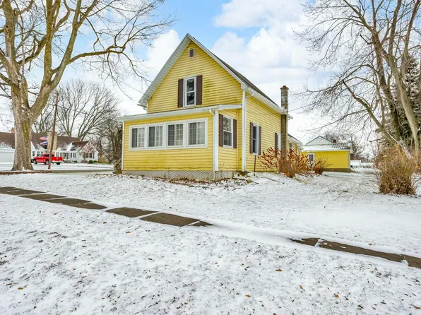 215 1st St, Addison, MI 49220