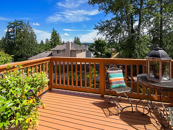 View deck off kitchen nook