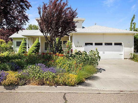 3rd image of 2506 W 40th Ave