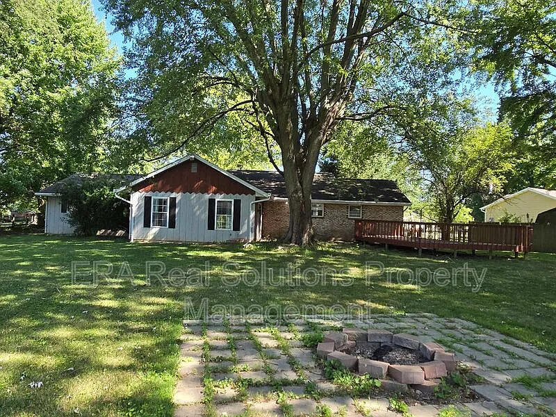 3 bed, 1.5 bath, 1660 sqft, $1,350 — Photo 2
