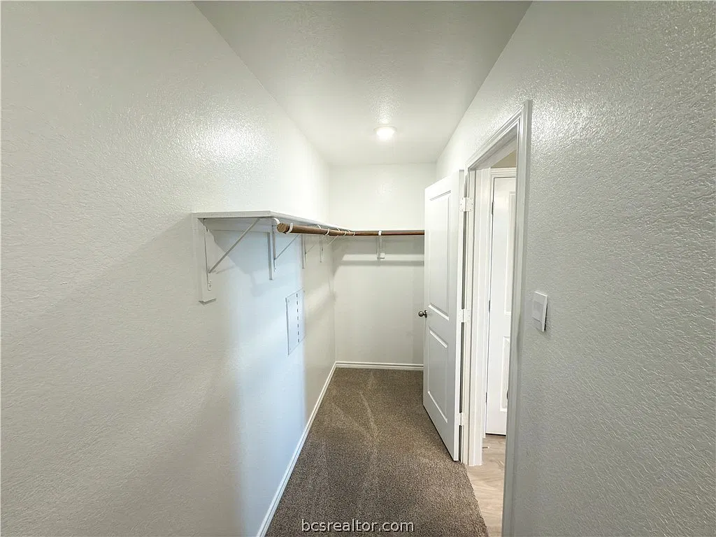4 bed, 3.0 bath, 1953 sqft, $2,450 — Photo 4