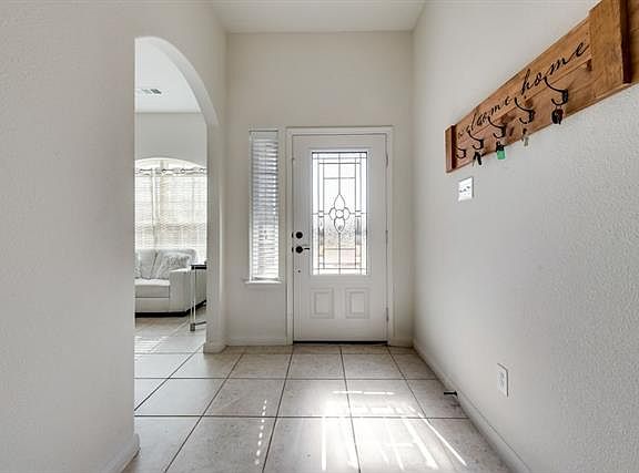 3rd image of 611 Shady Meadow Ln