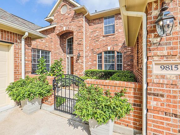 3rd image of 9815 Saxon Glen Ln