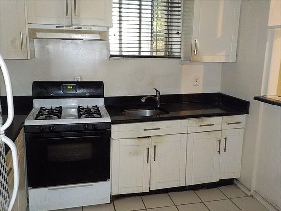 5th image of 1113 E 93rd St #500