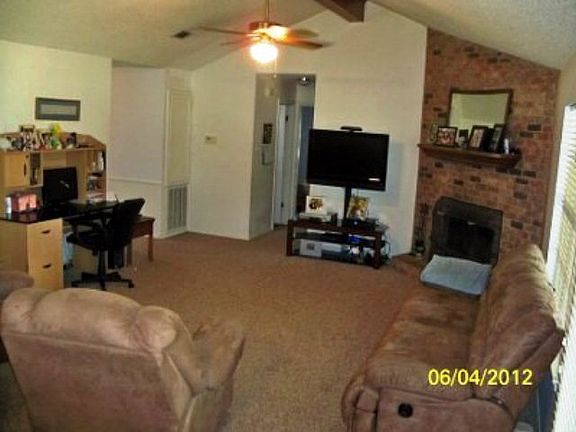 2nd image of 819 Texas Oak St