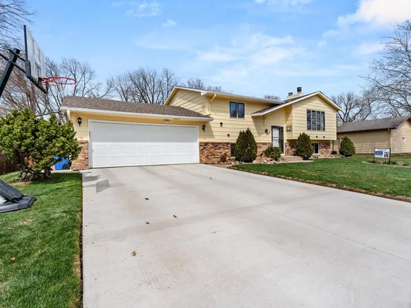 710 Sharpe Dr, Vermillion, SD 57069