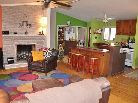 3rd image of 624 Dorchester Dr