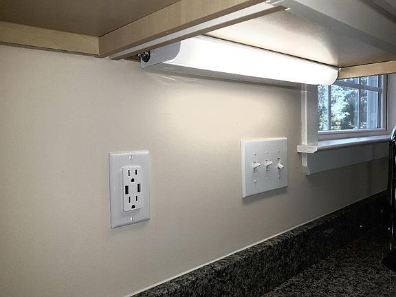 4 under cabinet lights