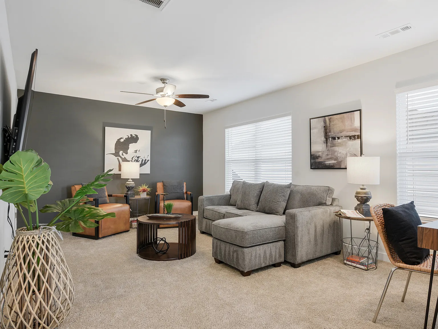 3 bed, 2.5 bath, 2081 sqft, $4,490 — Photo 1