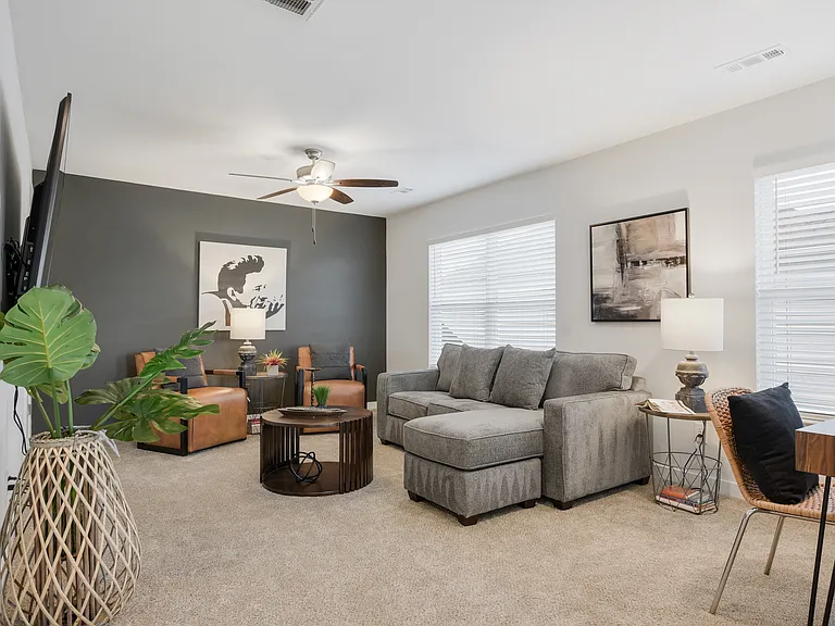 131 Weller Ln — Photo 1