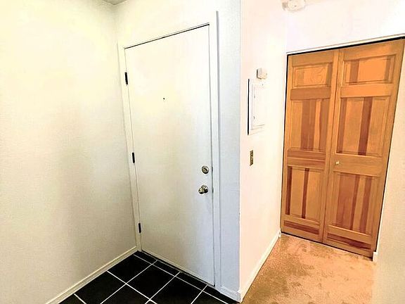 2nd image of 5824 NE 75th St Unit D106