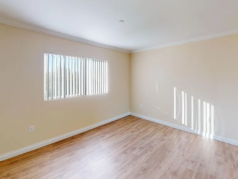 VNT - The Village Apartments — Photo 9