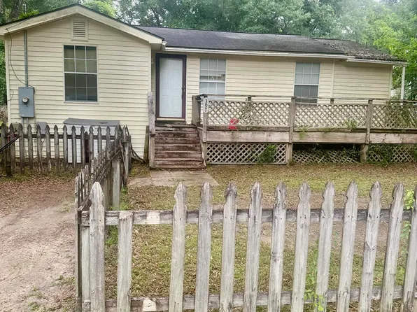 397 E Burdick Ave, Defuniak Springs, FL 32433