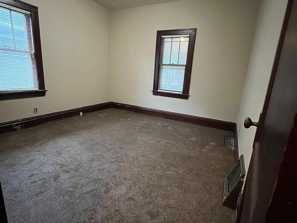 1st image of 821 17th Ave S