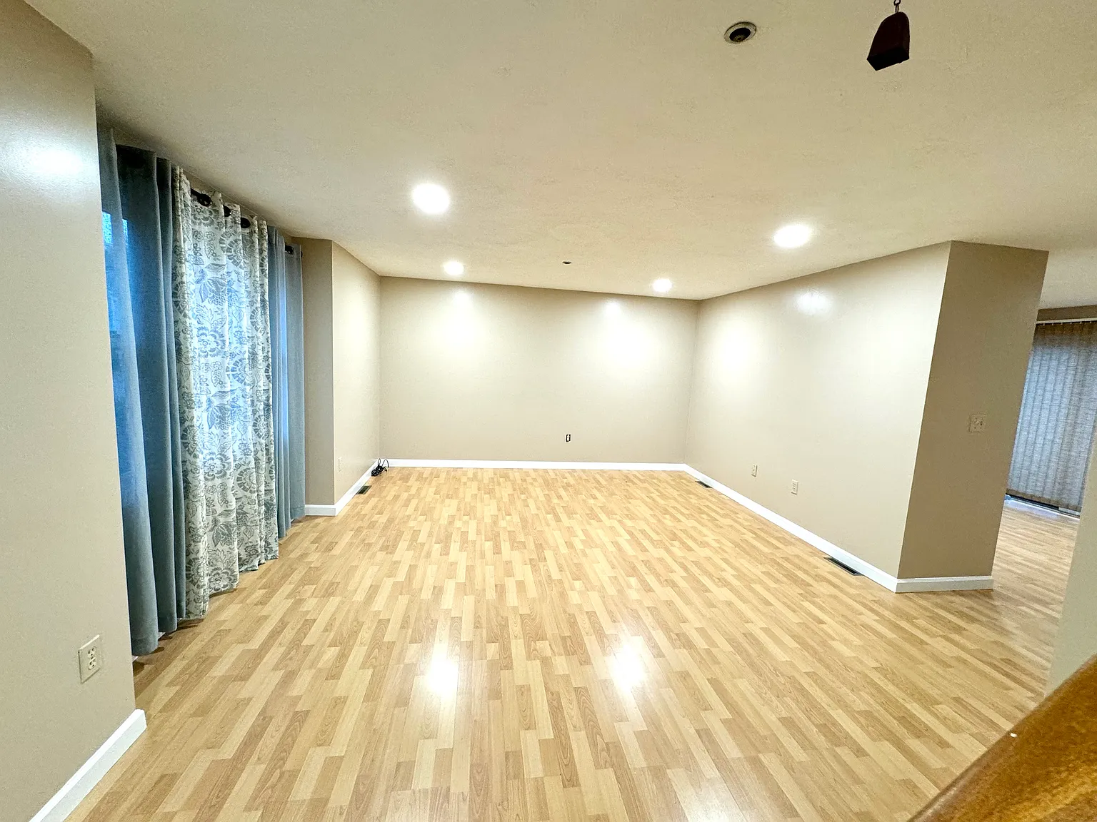 33 Pinecrest Vlg — Photo 3