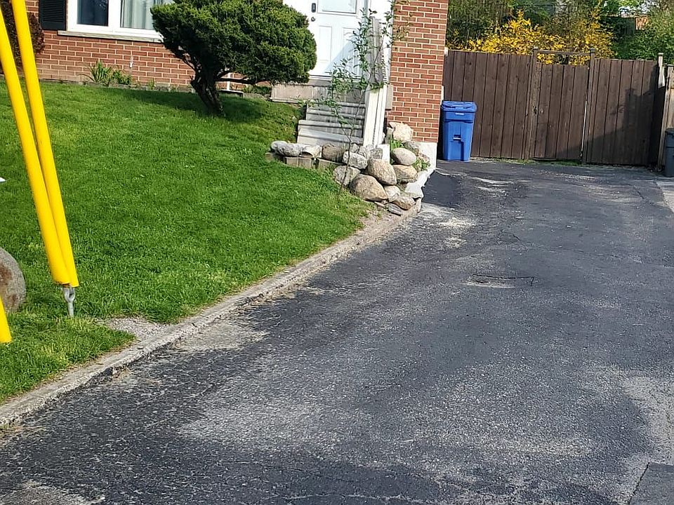 1st image of 785 Greenfield Cres