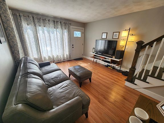 2nd image of 17 Hymer St #17