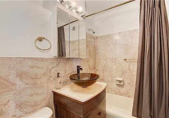4th image of 5800 Arlington Ave APT 15A