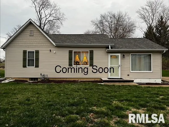 159 S Cedar St, Farmington, IL 61531