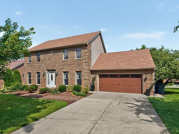 2nd image of 717 Maple Ridge Ln