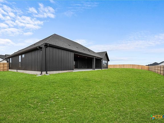 3rd image of 6831 Lacey Oak Dr