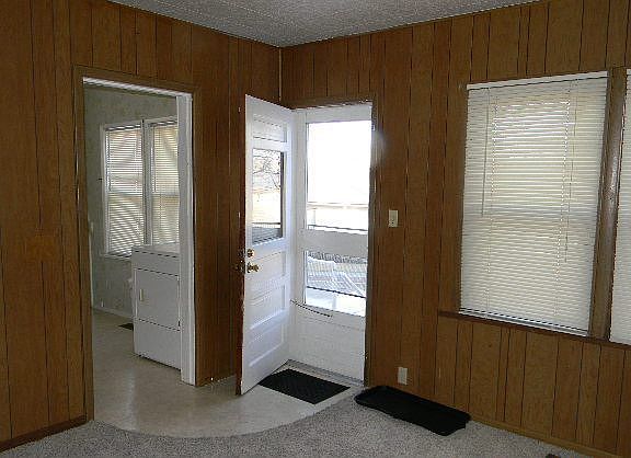3rd image of 915 Lee St #1/2-1-2