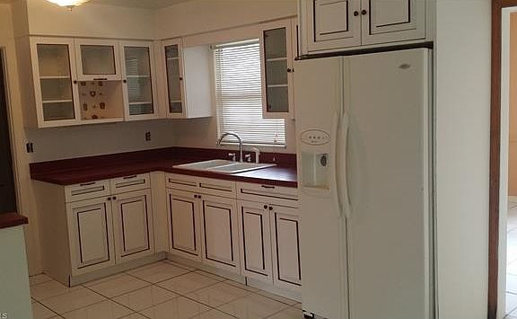 4th image of 475 Valley Dr