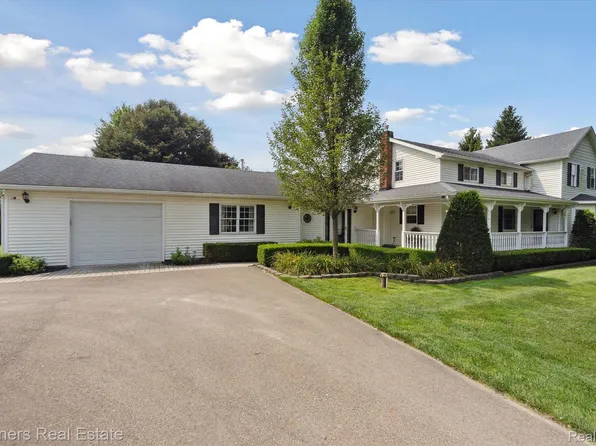 840 E Davis Rd, Howell, MI 48843
