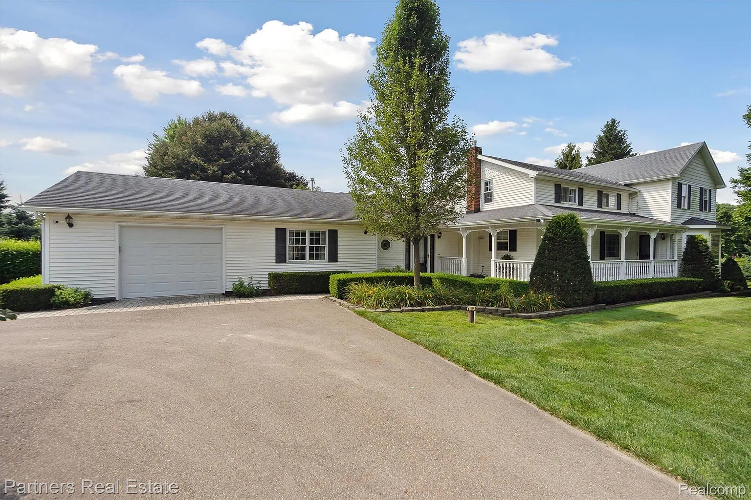 840 E Davis Rd photo 1
