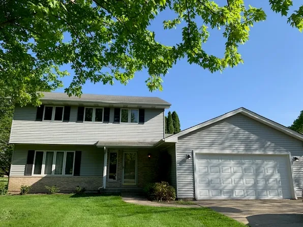 48W103 Milnamow Dr, Maple Park, IL 60151