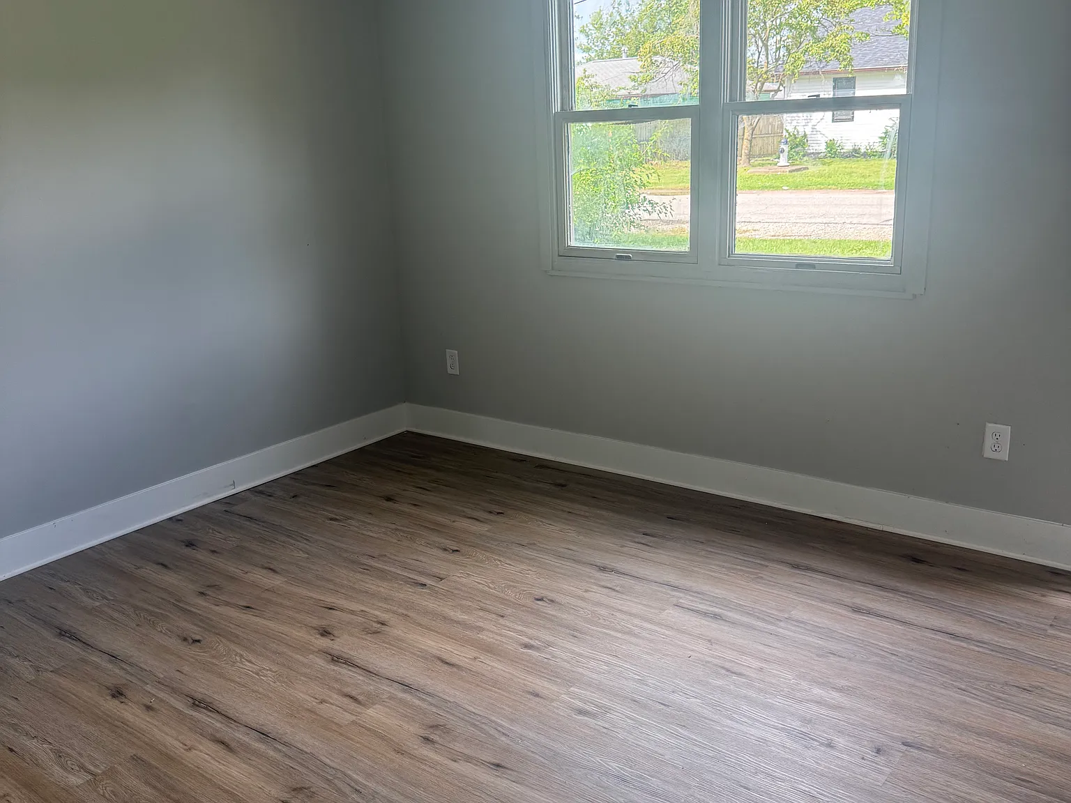 2 bed, 1050 sqft, $1,100 — Photo 2