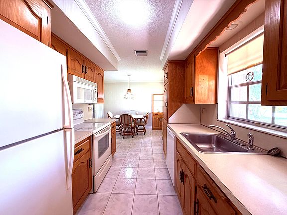 3rd image of 532 SE Brookside Terrace