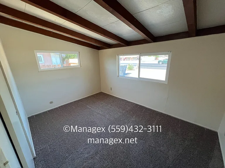 4256 N Millbrook Ave — Photo 11
