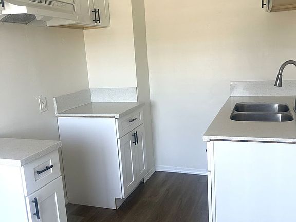 5th image of 11226 S Figueroa St APT 7