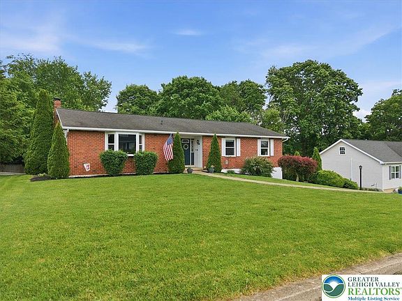 3rd image of 9 Stonecroft Dr