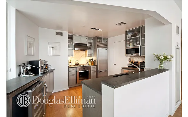 Rented by Douglas Elliman | media 27