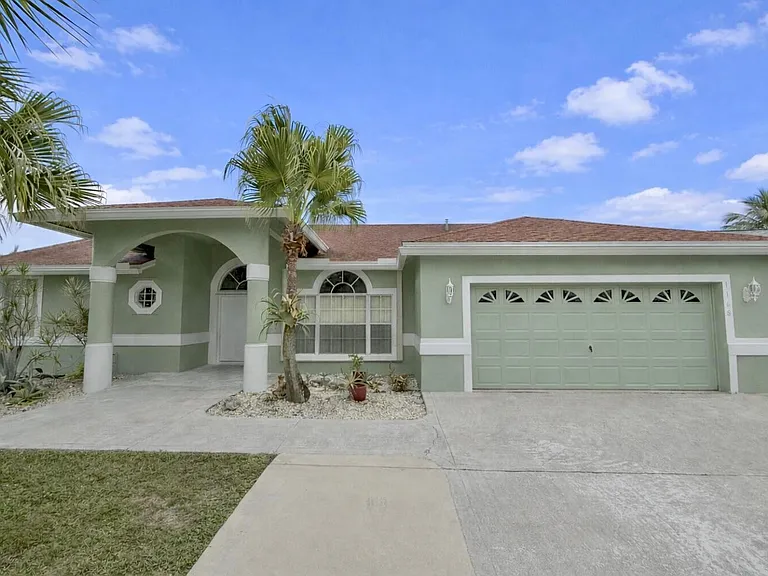 1168 Hatteras Cir — Photo 1