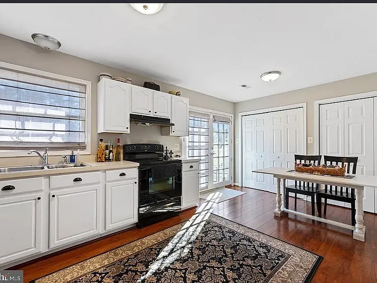 427 Foxcroft Rd — Photo 6